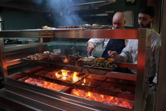 "З пилу, з жару" Огляд на обладнання від Josper